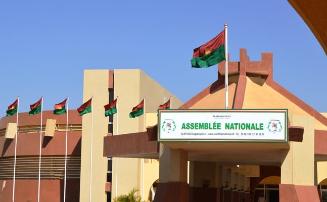 Burkina Faso-lutte antidjihadiste : le Parlement autorise le recrutement des volontaires