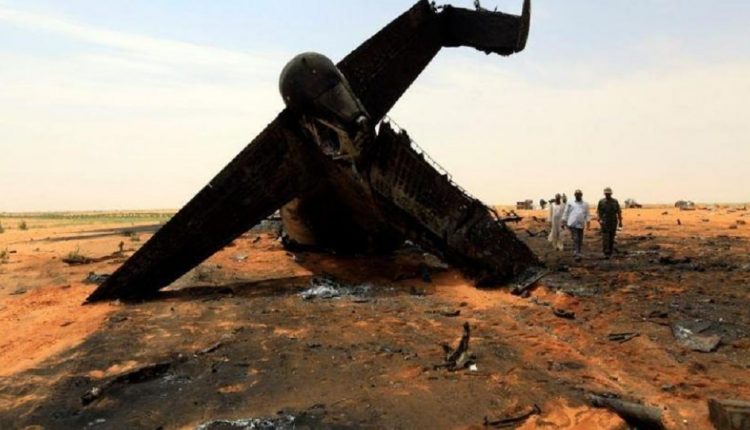 Un avion militaire soudanais après son crash. / Photo prise le 9 novembre 2018