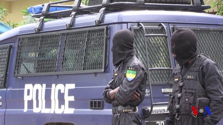 Gabon : des policiers interpellés à Libreville
