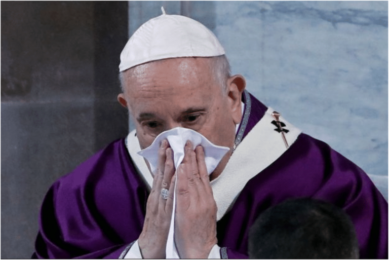 Souffrant de rhume, le pape François testé au coronavirus