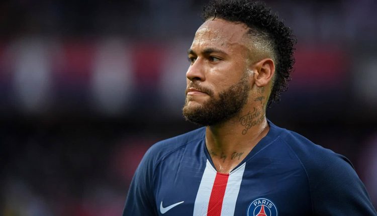 Neymar, attaquant du Paris Saint-Germain © Foot01