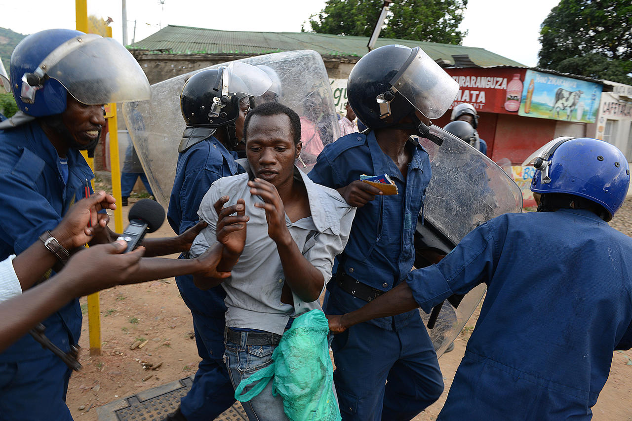 La police burundaise interpelle des manifestants en 2016