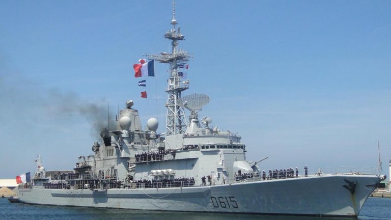 La France envoie un navire de guerre en Libye