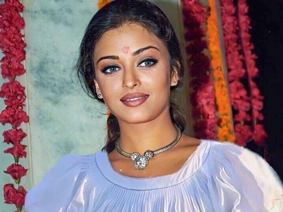 Coronavirus : une star de Bollywood et ancienne miss monde testée positive (photo)