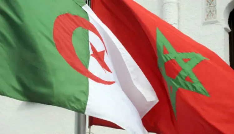 Les drapeaux marocains et algérien