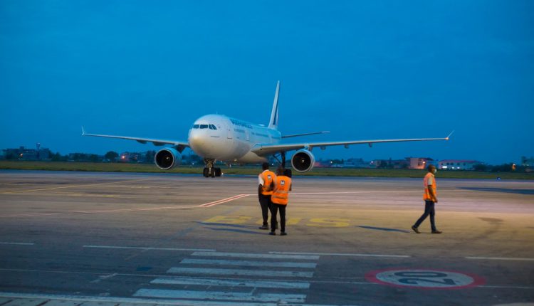 L'aéroport International de #Cotonou se dote, grâce au Ministère de la #santé, d'un dispositif de contrôle thermique & de désinfection intégrale