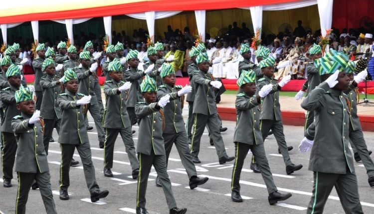 Passage des élèves du Prytanée militaire de Bembèrèkè, lors de la célébration des 59 d'indépendance du Bénin