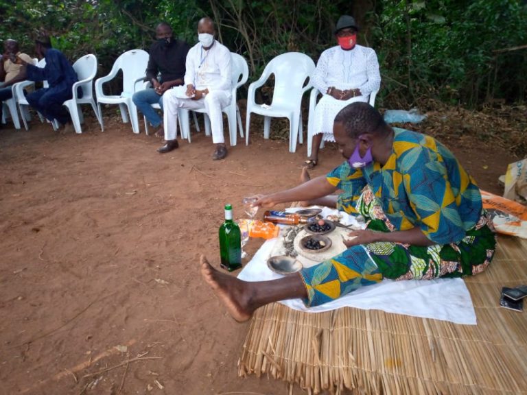 Bénin – Consultation du fâ à Ouidah: Talon invité à renoncer au mandat unique par les mânes des ancêtres