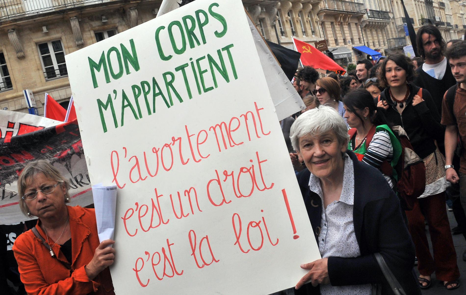 Rassemblement à Paris pour un meilleur accès à l'avortement