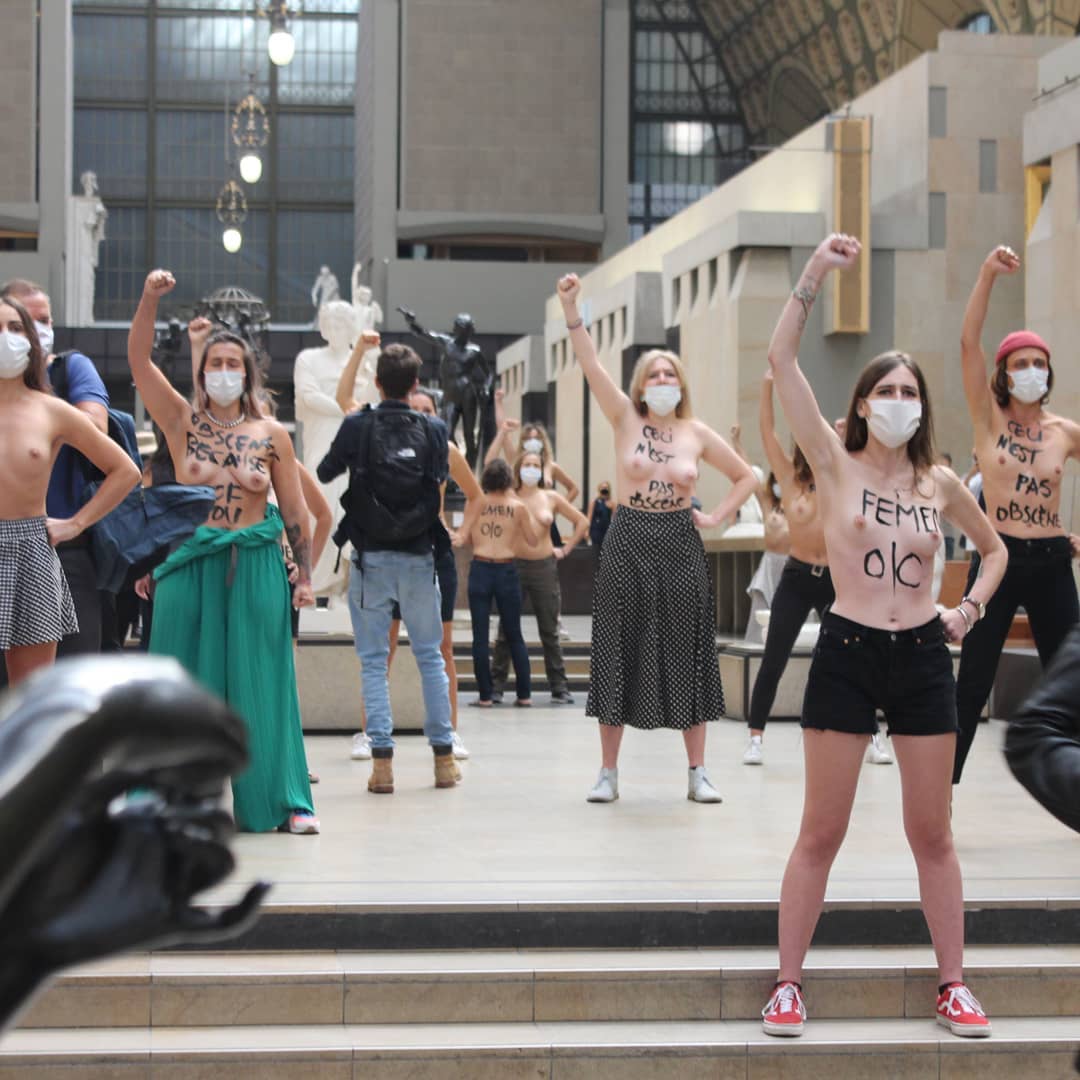 «Mes seins ne sont pas obscènes» : une vingtaine de Femen manifestent au Musée d’Orsay