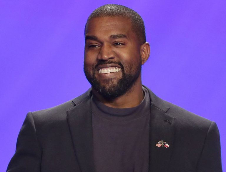 Kanye West urine sur son Grammy jeté dans les  toilettes et choque la toile (vidéo)