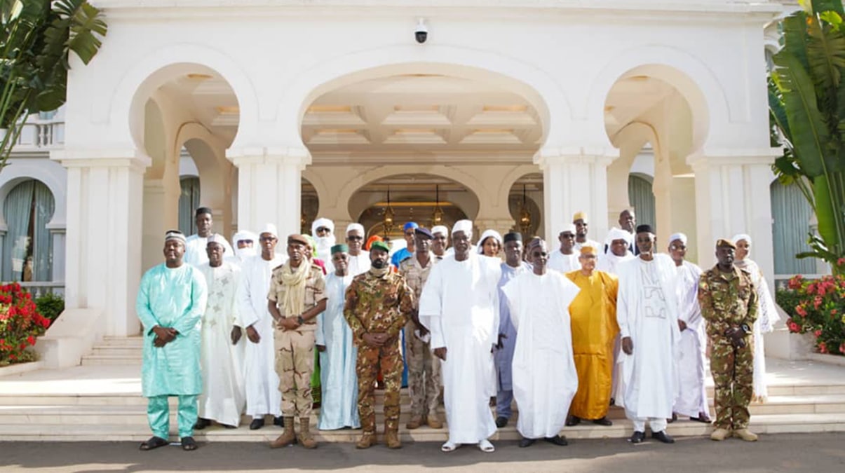 Les membres du gouvernement de la transition politique au Mali