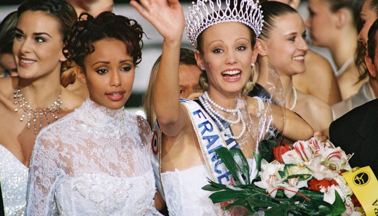 Miss France 2001 Elodie Gossuin @ Paris Match