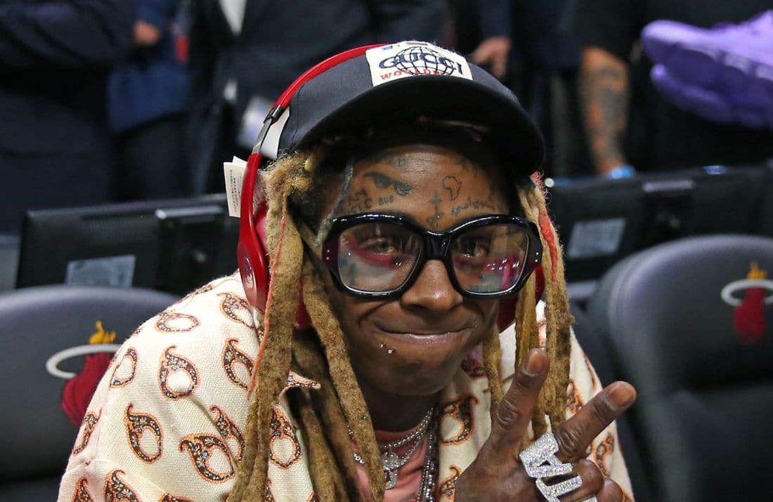 Lil Wayne, est un rappeur, producteur et entrepreneur américain. Il est récompensé cinq fois aux Grammy Awards.