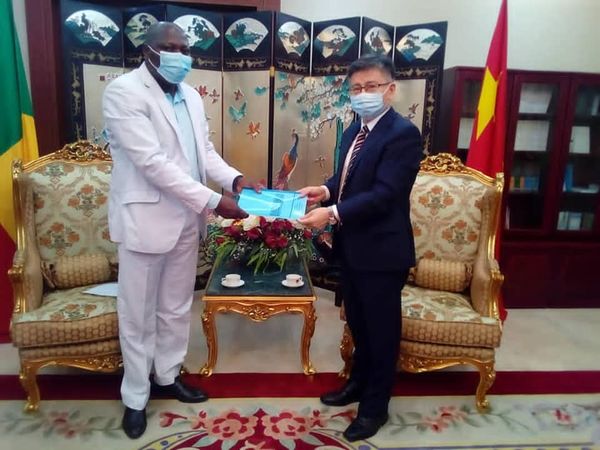 Bénin: le maire de Pobè, Dinan Simon, reçu par  l’ambassadeur chinois