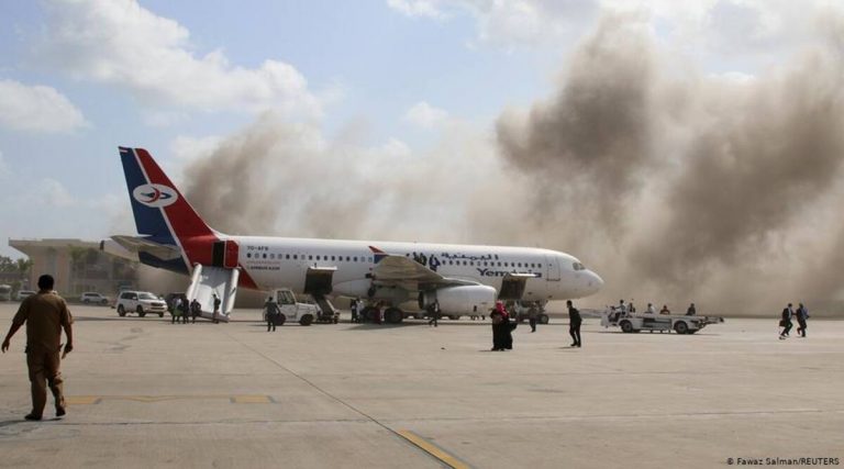 Yémen: Une double explosion à l’aéroport d’Aden fait au moins 26 morts (Vidéo)