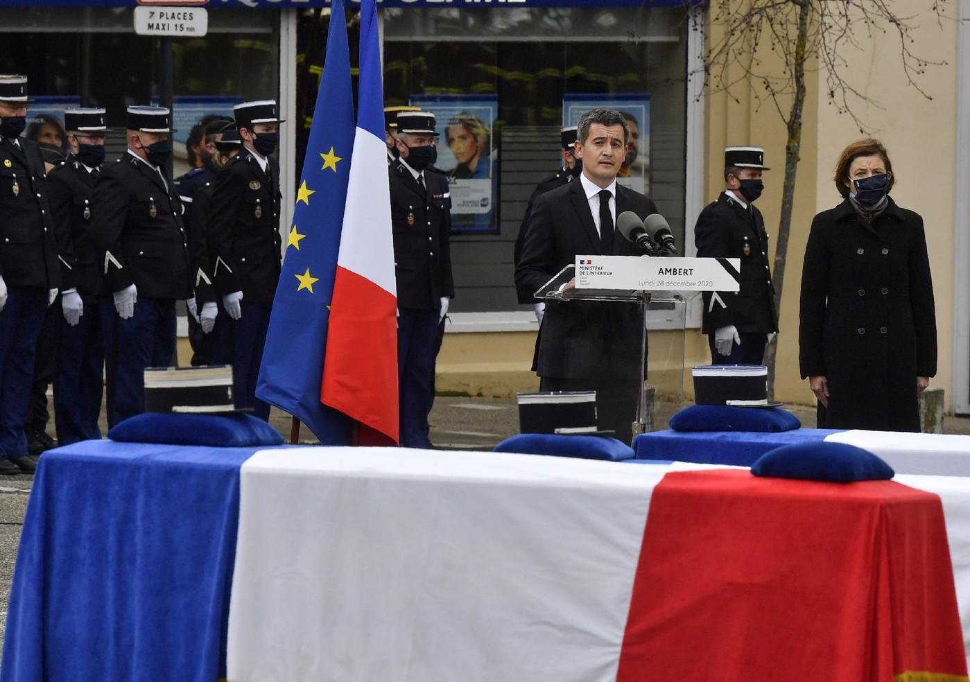 hommage national rendus à Ambert (Puy-de-Dôme) aux trois gendarmes tués mardi par un forcené, alors qu’ils tentaient de porter secours à sa compagne menacée.