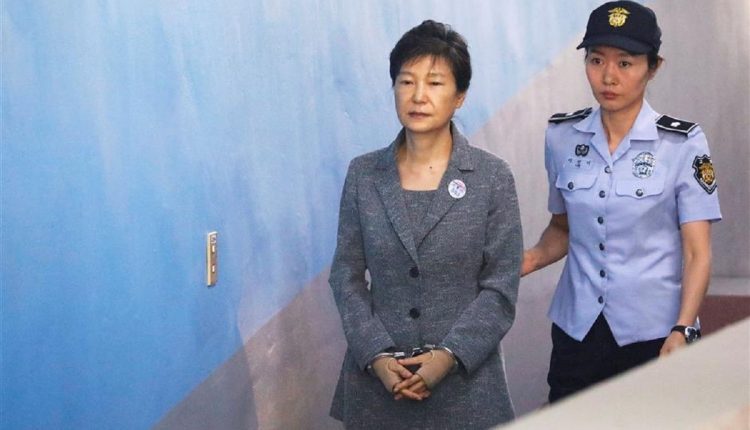 L'ancienne présidente destituée sud-coréen évincé Park Geun-hye arrive devant un tribunal de Séoul, en Corée du Sud, le 25 août 2017.