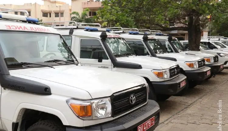 Des ambulances offertes par la France au Bénin
