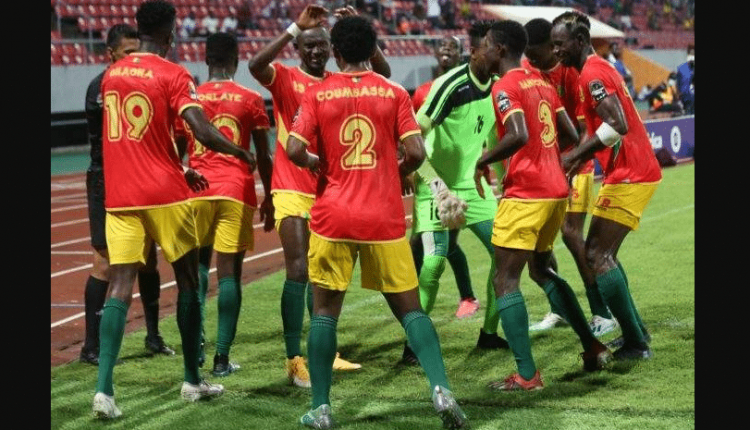 L'équipe guinéenne célèbre son but lors du CHAN Cameroun 2021