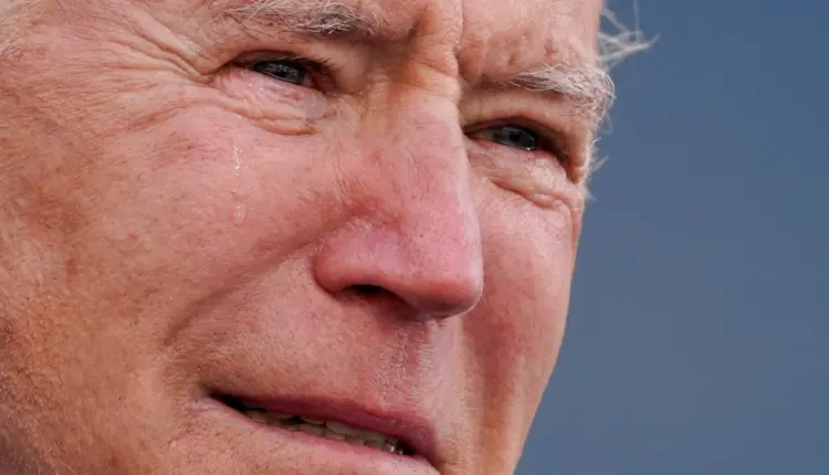 Le président américain élu, Joe Biden fond en larmes en plein discours...