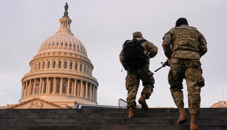 A Washington, près de 20 000 soldats de la Garde nationale sont déployés dans la capitale en appui des forces de l’ordre existantes, dont des agents antiterroristes, pour assurer que l'«Inauguration Day» se passe sans incidents.