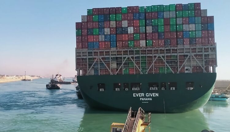 La poupe du porte-conteneurs Ever Given, qui bloque le canal de Suez, le 29 mars 2021. (©AFP/-)