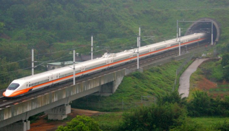 Déraillement d’un train à Taïwan : une trentaine de morts, selon la police