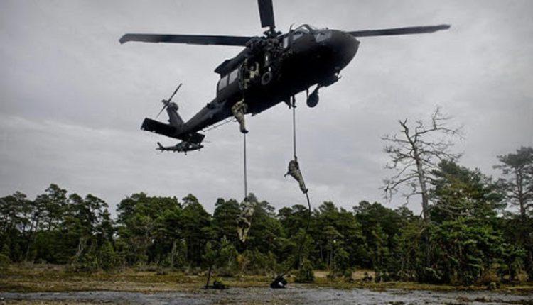 Un hélicoptère suédois UH-60 «Black Hawk»